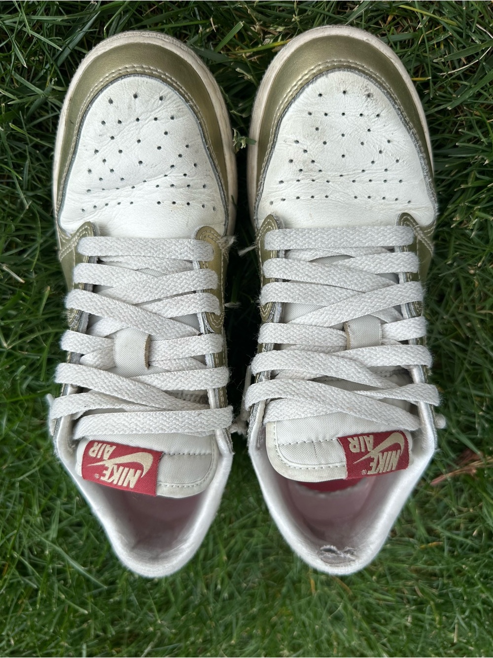 Nike Women's White and Gold Low-Top Athletic Sneakers